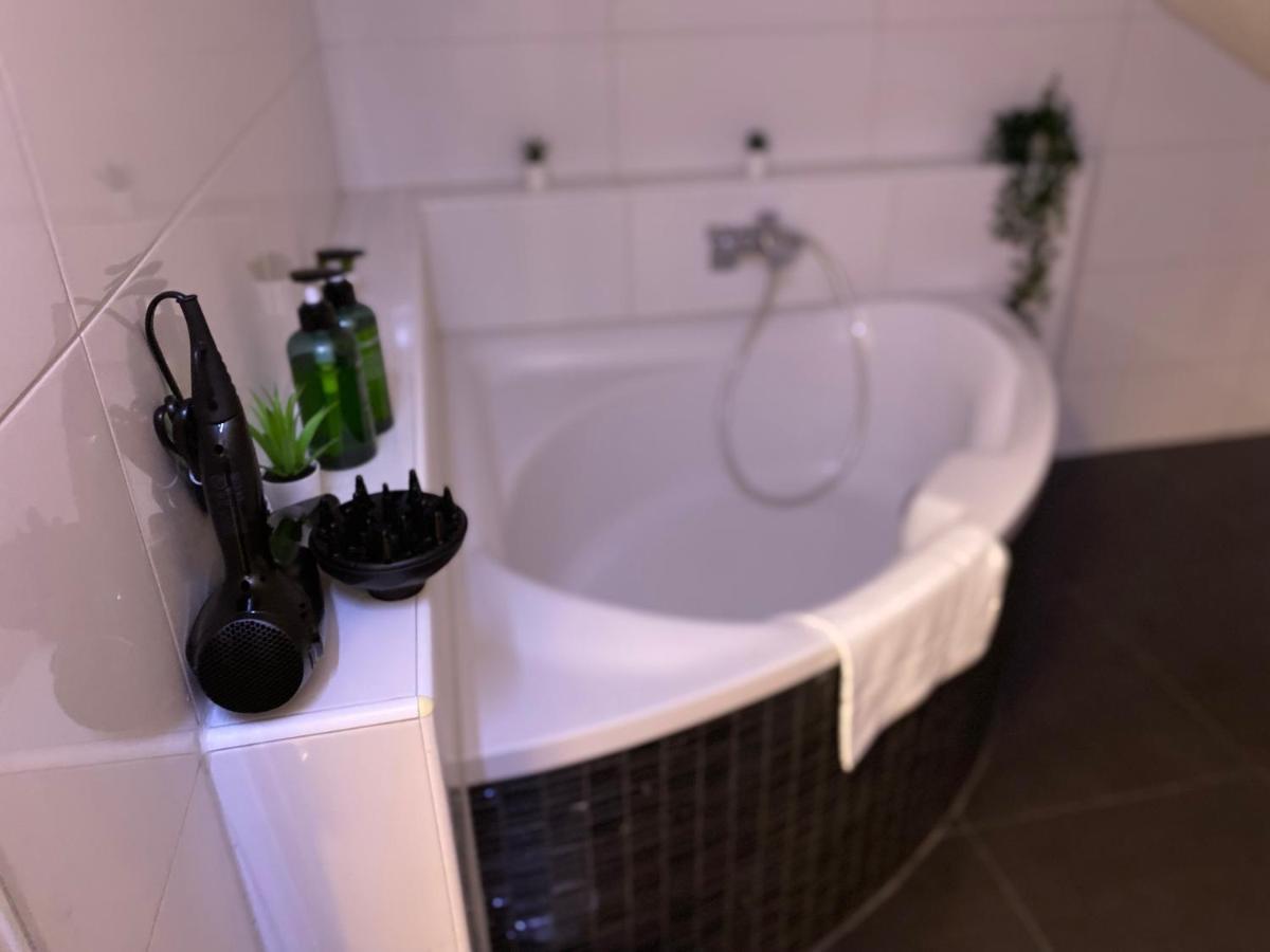 Deluxe Business Suite Mit Netflix Premium & Parkplatz, Zentral Zu Audi & Schwarz Gruppe With 2 Bedrooms Bad Friedrichshall Zewnętrze zdjęcie