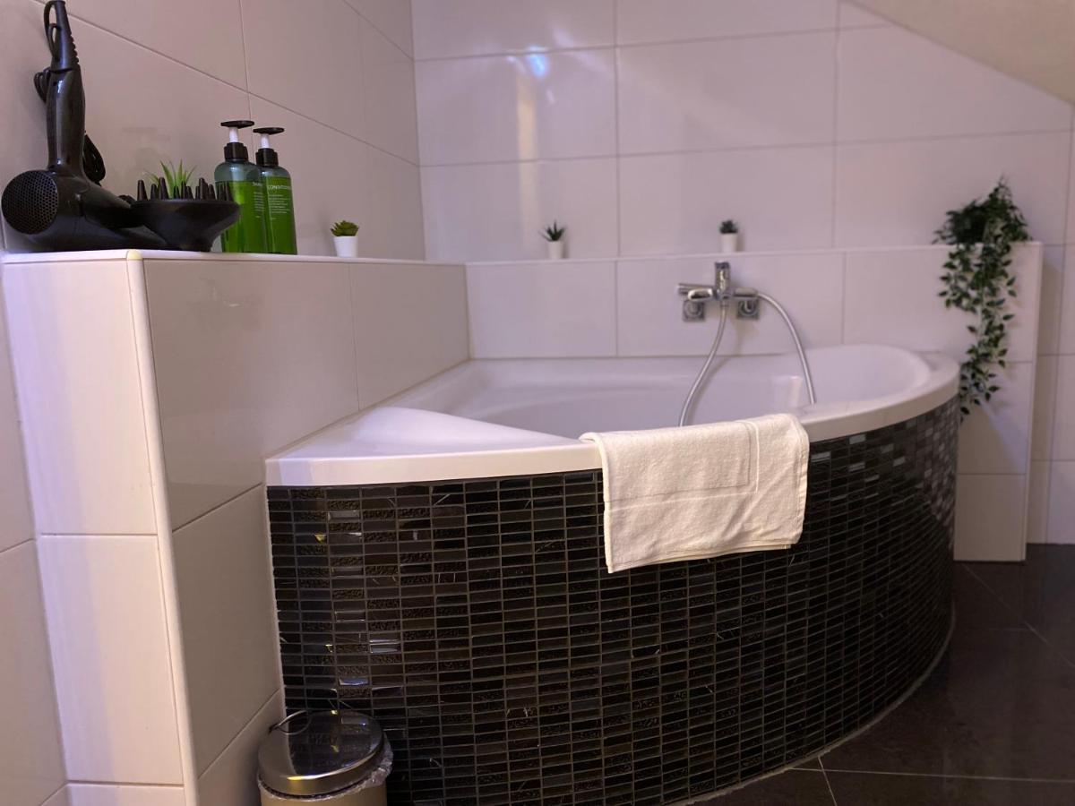 Deluxe Business Suite Mit Netflix Premium & Parkplatz, Zentral Zu Audi & Schwarz Gruppe With 2 Bedrooms Bad Friedrichshall Zewnętrze zdjęcie